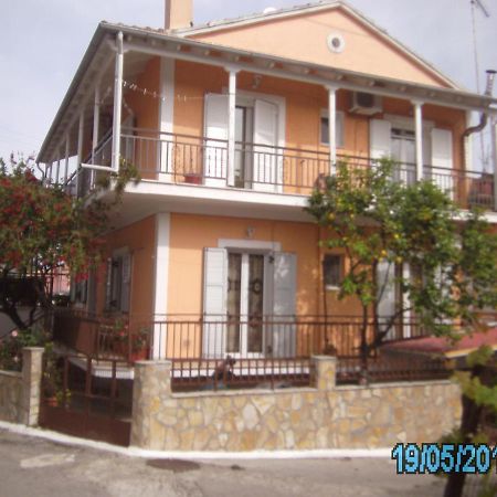 George'S House Apartment Agios Matthaios  Exterior photo